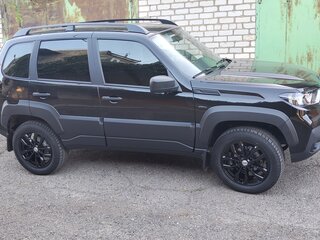 2023 Lada (ВАЗ) Niva Travel I, чёрный, 1090000 рублей, вид 1