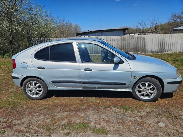 2002 Renault Megane I Рестайлинг, серебристый, 180000 рублей - вид 1
