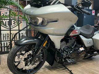 2025 Harley-Davidson CVO Road Glide ST, серебристый, 6500000 рублей, вид 5