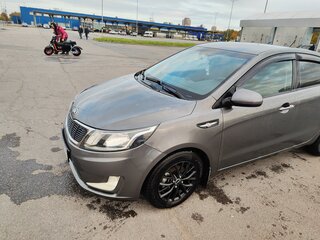 2013 Kia Rio III, серый, 750000 рублей, вид 2