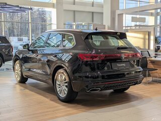 2025 Volkswagen Touareg III Рестайлинг, чёрный, 8590000 рублей, вид 5