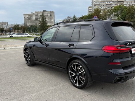 2022 BMW X7 40d I (G07), чёрный, 9180000 рублей, вид 4