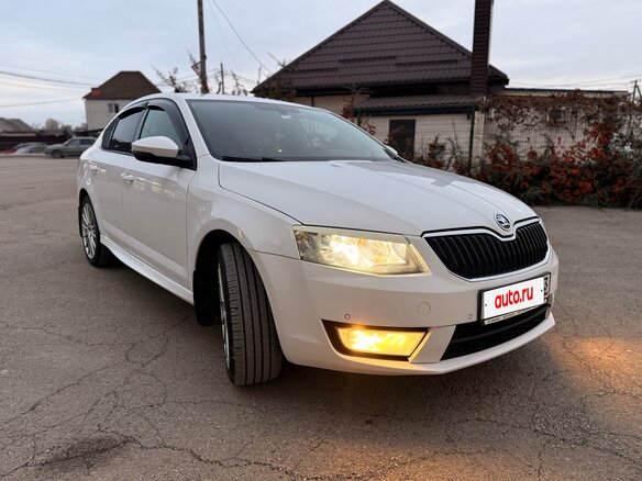 2013 Skoda Octavia III (A7), белый, 1400000 рублей - вид 2