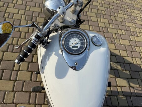 2007 Yamaha XVS1100, белый, 580000 рублей, вид 4