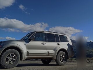 2002 Mitsubishi Montero III, белый, 850000 рублей, вид 1