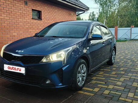 2021 Kia Rio IV Рестайлинг, синий, 1760000 рублей, вид 1