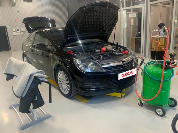 2009 Opel Astra GTC H Рестайлинг, чёрный, 500000 рублей - вид 5