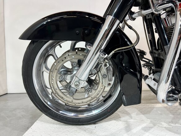 2009 Harley-Davidson CVO Road Glide, красный, 950000 рублей - вид 13