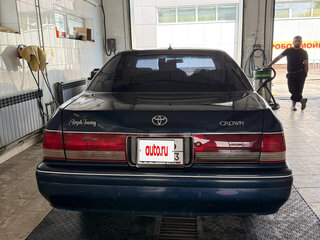 1997 Toyota Crown X (S150), синий, 690000 рублей, вид 3