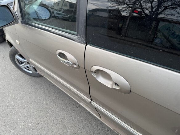 2004 Kia Carnival I Рестайлинг, бежевый, 490000 рублей - вид 9