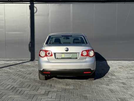 2010 Volkswagen Jetta V, серебристый, 845000 рублей, вид 4