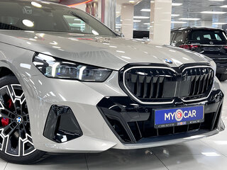 2025 BMW 5 серии 530i xDrive VIII (G60/G61/G68), коричневый, 9098000 рублей, вид 2