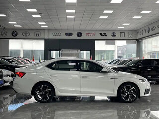 2022 Skoda Octavia IV (A8), белый, 1600012 рублей, вид 4
