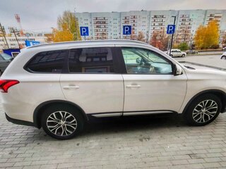 2017 Mitsubishi Outlander III Рестайлинг 2, белый, 1750000 рублей, вид 4