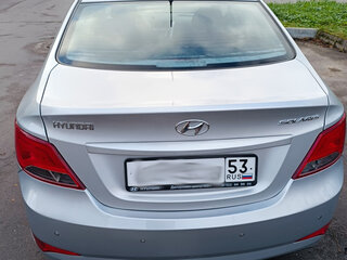 2014 Hyundai Solaris I Рестайлинг, серебристый, 1000000 рублей, вид 4
