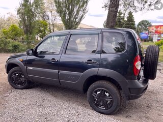 2010 Chevrolet Niva I Рестайлинг, чёрный, 550000 рублей, вид 3