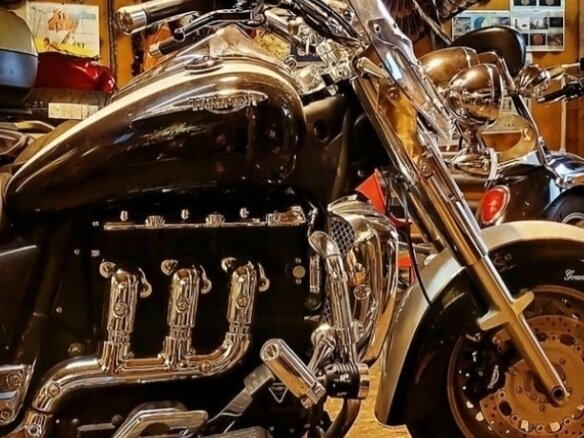 2011 Triumph Rocket 3, чёрный, 1180000 рублей - вид 4
