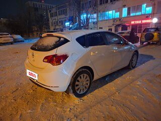 2013 Opel Astra J Рестайлинг, белый, 890000 рублей, вид 2