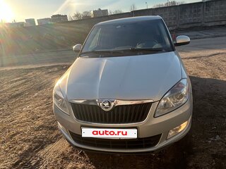 2014 Skoda Fabia II Рестайлинг, серебристый, 380000 рублей, вид 1