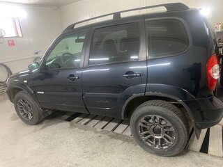 2012 Chevrolet Niva I Рестайлинг, чёрный, 580000 рублей, вид 3