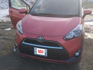 2017 Toyota Sienta II, красный, 1280000 рублей, вид 2