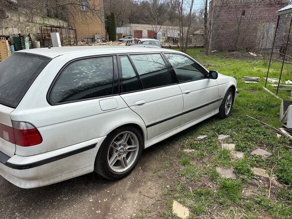 1998 BMW 5 серии 540i IV (E39), белый, 750000 рублей - вид 1