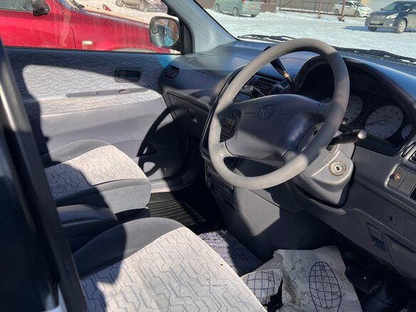 1997 Toyota Ipsum I (M10), белый, 530000 рублей - вид 5
