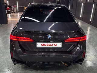 2024 BMW 5 серии 520d xDrive VIII (G60/G61/G68), серый, 11500000 рублей, вид 4