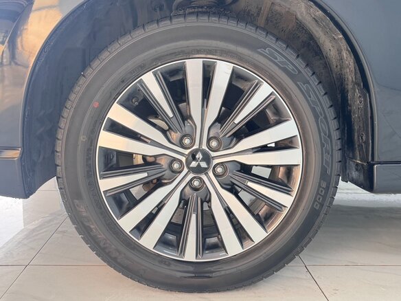 2022 Mitsubishi Outlander III Рестайлинг 3, чёрный, 2140000 рублей - вид 17