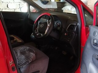 2015 Toyota Ractis II, красный, 950000 рублей, вид 3