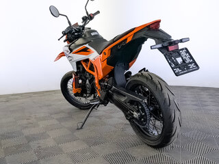 2026 KTM 390 SMC R, оранжевый, 699000 рублей, вид 4