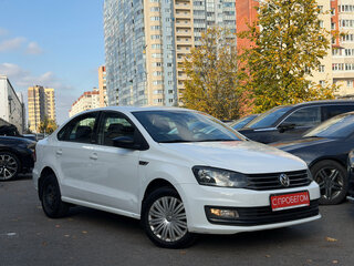 2017 Volkswagen Polo V Рестайлинг, белый, 949000 рублей, вид 1