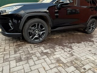 2024 Toyota RAV4 V (XA50), чёрный, 5200000 рублей, вид 3