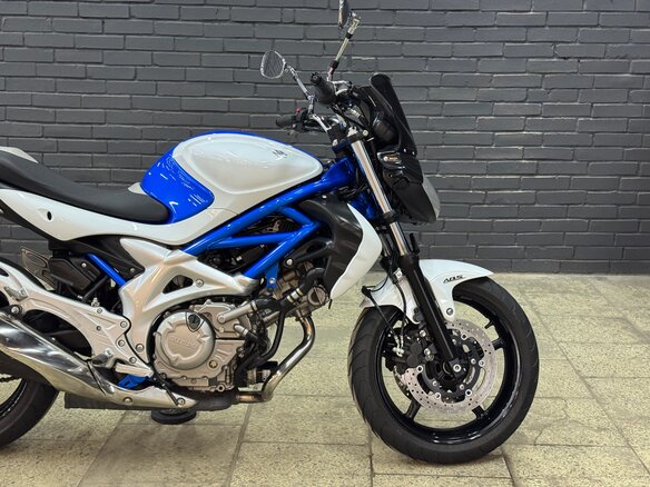 2010 Suzuki SFV 650 Gladius, синий, 515000 рублей - вид 10