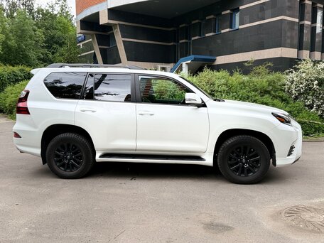 2021 Lexus GX 460 II Рестайлинг 2, белый, 7499000 рублей, вид 3