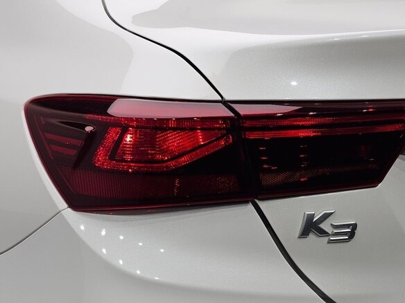 2024 Kia K3 II Рестайлинг, белый, 1950000 рублей - вид 15