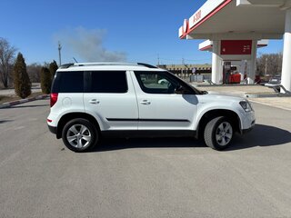 2016 Skoda Yeti I Рестайлинг, белый, 1400000 рублей, вид 3