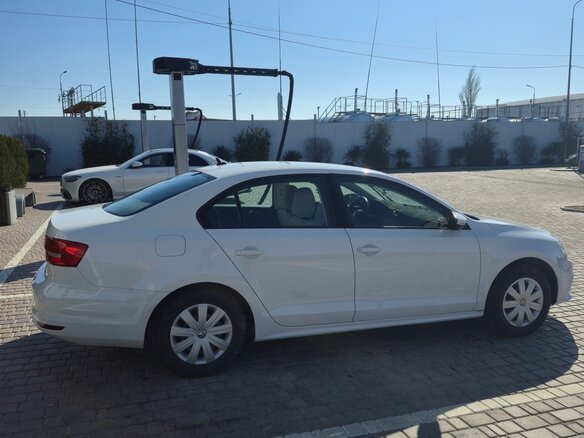 2015 Volkswagen Jetta VI Рестайлинг, белый, 1250000 рублей - вид 3