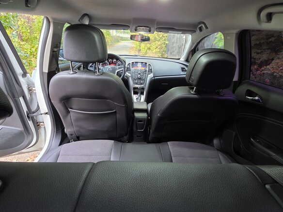 2011 Opel Astra J, белый - вид 19