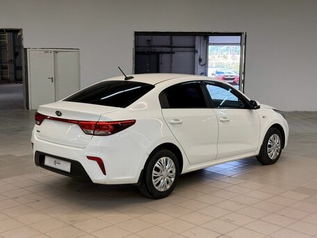 2018 Kia Rio IV, белый, 999000 рублей, вид 5