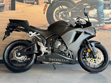 2025 Honda CBR 600RR, чёрный, 1820000 рублей, вид 2