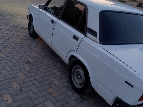 2002 Lada (ВАЗ) 2107, белый, 90000 рублей - вид 3