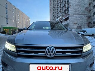 2018 Volkswagen Tiguan II, серебристый, 2850000 рублей, вид 1