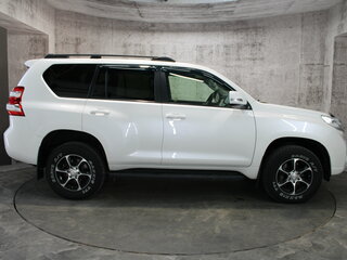 2013 Toyota Land Cruiser Prado 150 Series Рестайлинг 1, белый, 2885000 рублей, вид 4