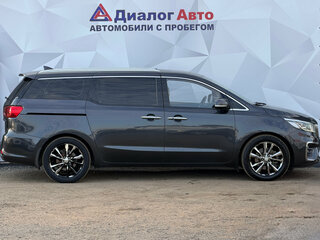 2018 Kia Carnival III, серый, 2420000 рублей, вид 4