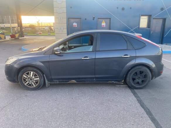 2011 Ford Focus II Рестайлинг, серый, 400000 рублей - вид 2