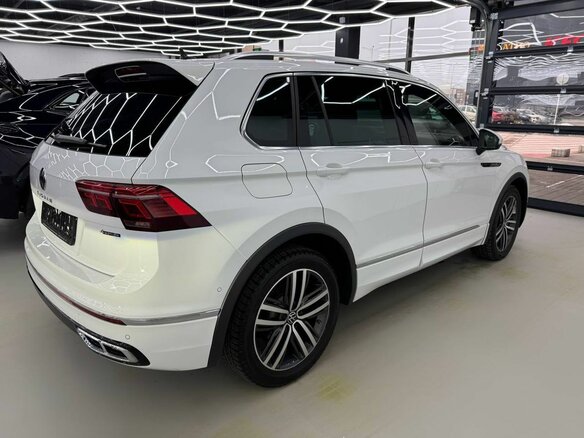 2021 Volkswagen Tiguan II Рестайлинг, белый, 4200000 рублей - вид 7