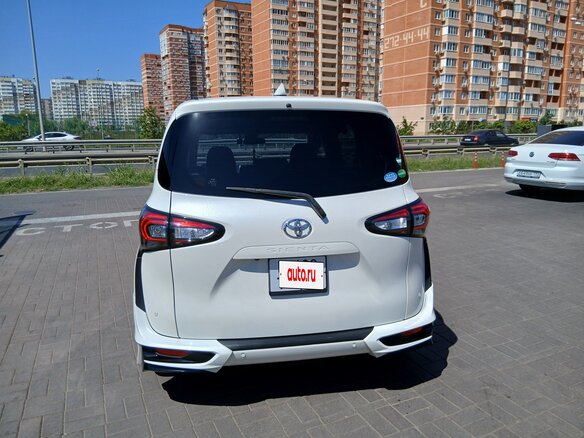 2020 Toyota Sienta II Рестайлинг, белый, 1850000 рублей - вид 19