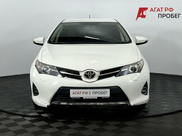 2013 Toyota Auris II, белый - вид 2