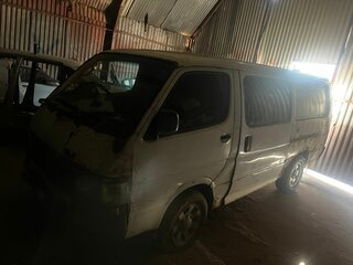 2000 Toyota HiAce H100, белый, 300000 рублей, вид 3